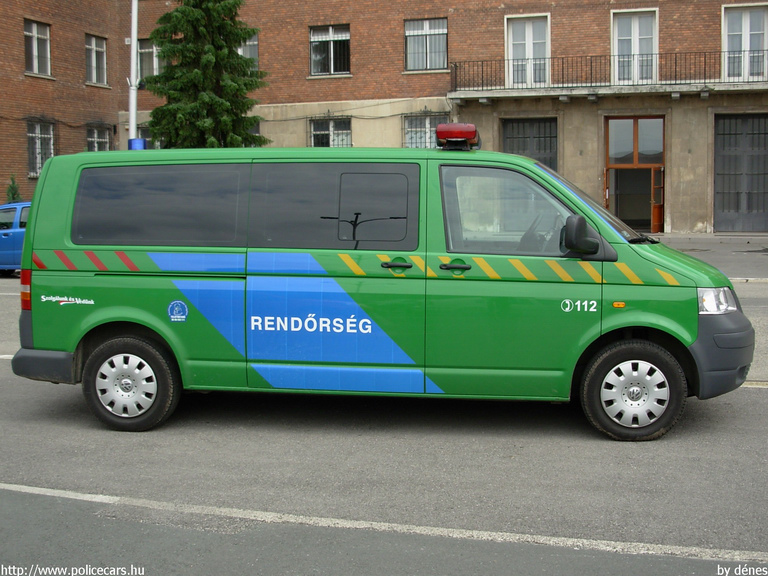 Volkswagen Transporter T5, fotó: dénes
Keywords: rendőrség rendőrautó rendőr magyar Magyarország KTJ-056