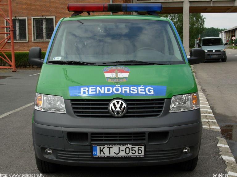 Volkswagen Transporter T5, fotó: dénes
Keywords: rendőrség rendőrautó rendőr magyar Magyarország KTJ-056
