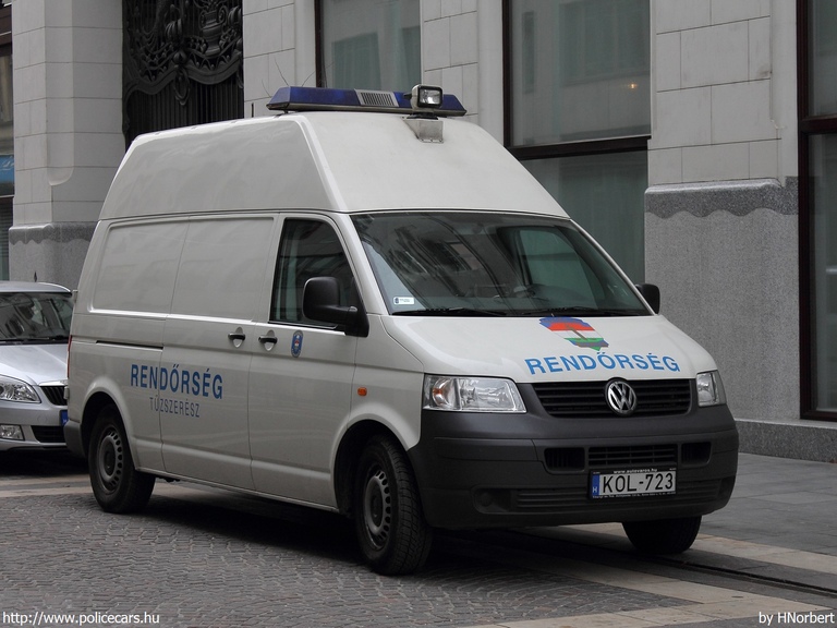 Volkswagen Transporter T5, fotó: HNorbert
Keywords: rendőr rendőrautó rendőrség magyar Magyarország KOL-723