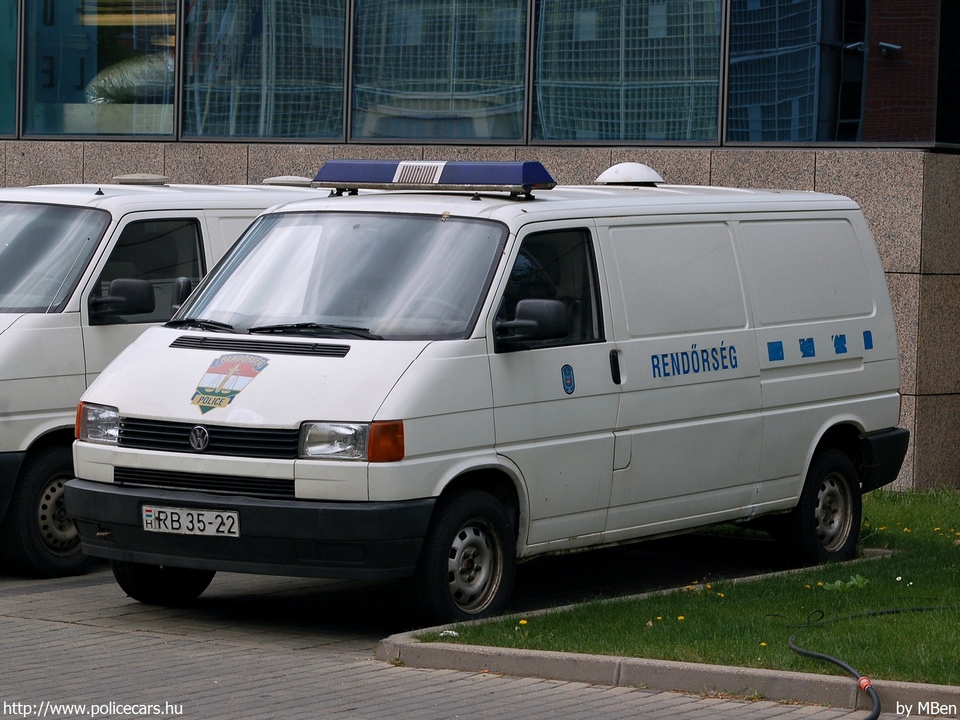 Volkswagen Transporter T4, fotó: MBen
Keywords: rendőrautó rendőrség rendőr magyar Magyarország RB35-22 police hungarian Hungary