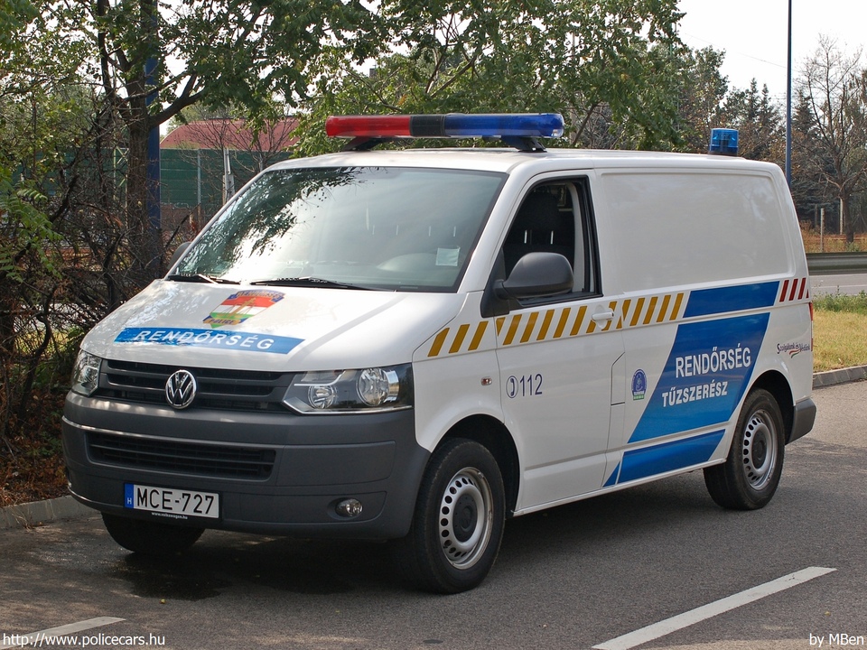 Volkswagen Transporter T5 facelift, fotó: MBen
Keywords: rendőrség rendőr rendőrautó magyar Magyarország MCE-727 police hungarian Hungary