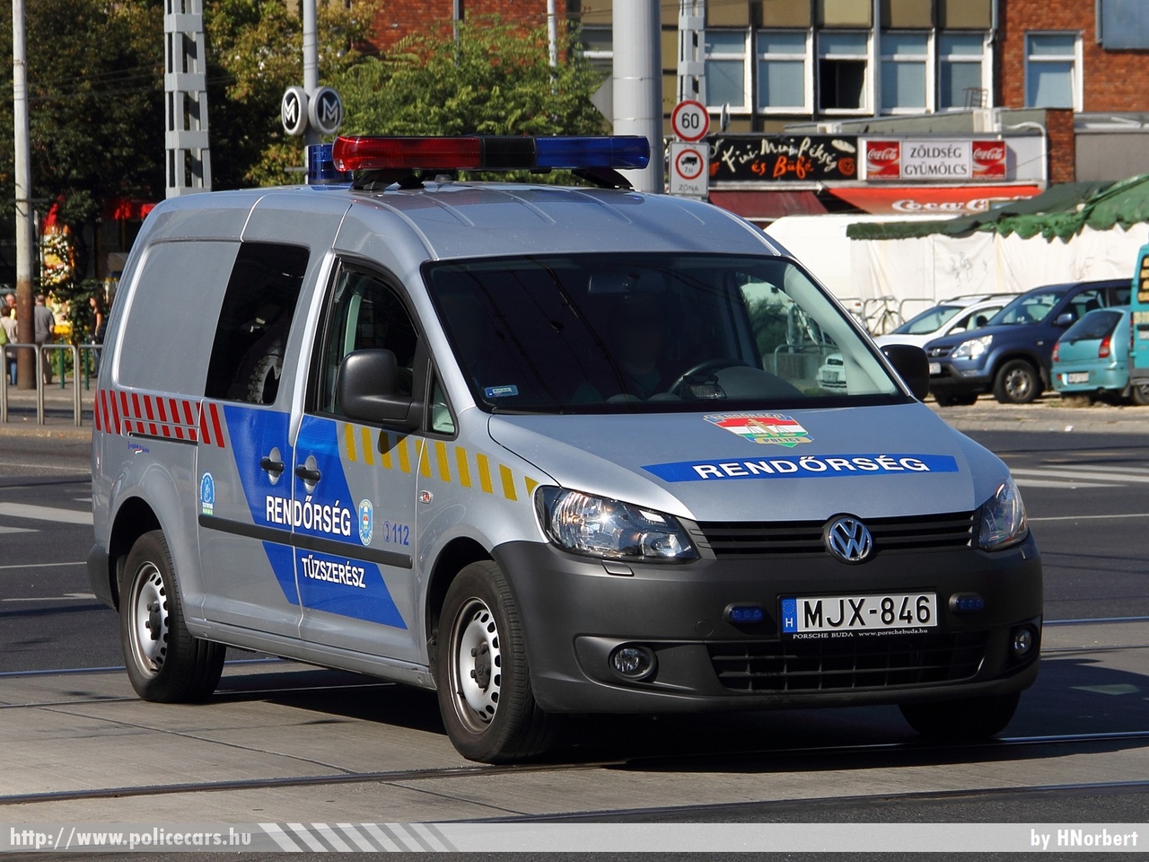 Volkswagen Caddy Maxi 2.0 TDI 4Motion, fotó: HNorbert

Keywords: rendőrautó rendőrség rendőr magyar Magyarország MJX-846 police hungarian Hungary tûzszerész 