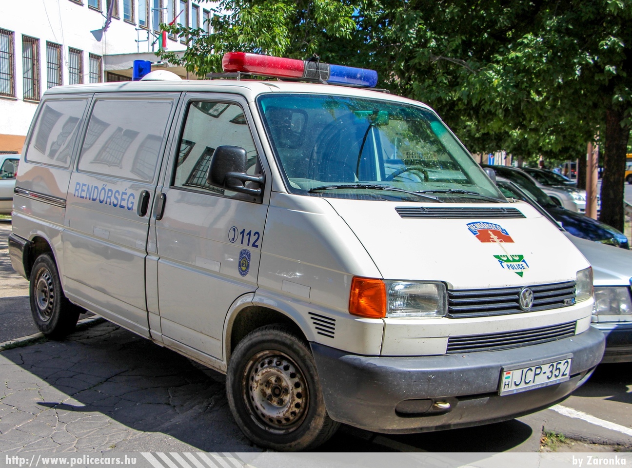 Volkswagen Transporter T4, fotó: Zaronka
Keywords: rendőr rendőrautó rendőrség magyar Magyarország police policecar Hungary hungarian JCP-352