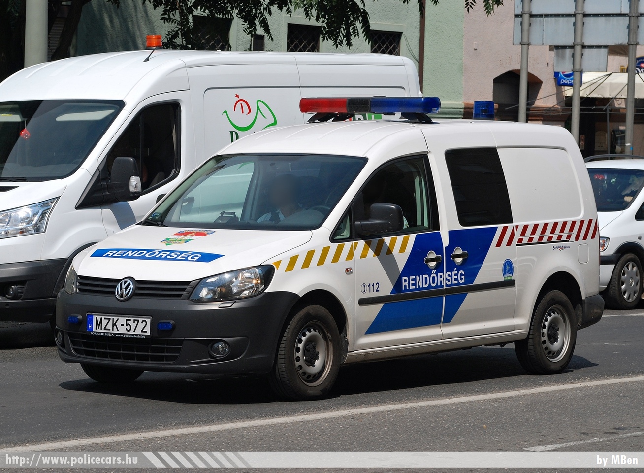 Volkswagen Caddy Maxi 2.0 TDI 4Motion, fotó: MBen
Keywords: rendőr rendőrautó rendőrség magyar Magyarország police policecar Hungary hungarian MZK-572