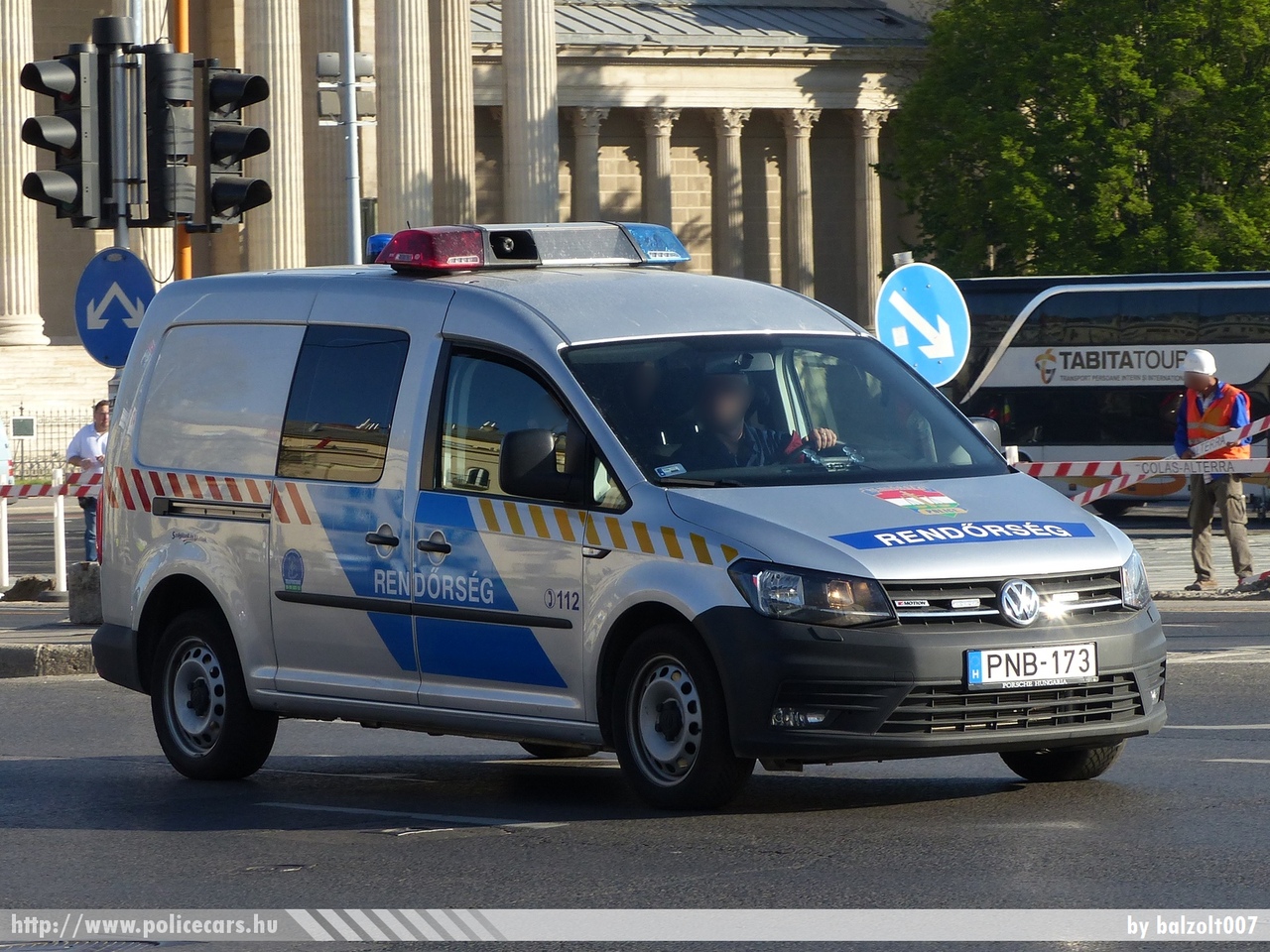Volkswagen Caddy Maxi 2.0 TDI 4Motion, fotó: balzolt007
Keywords: rendőr rendőrautó rendőrség magyar Magyarország police policecar Hungary hungarian PNB-173