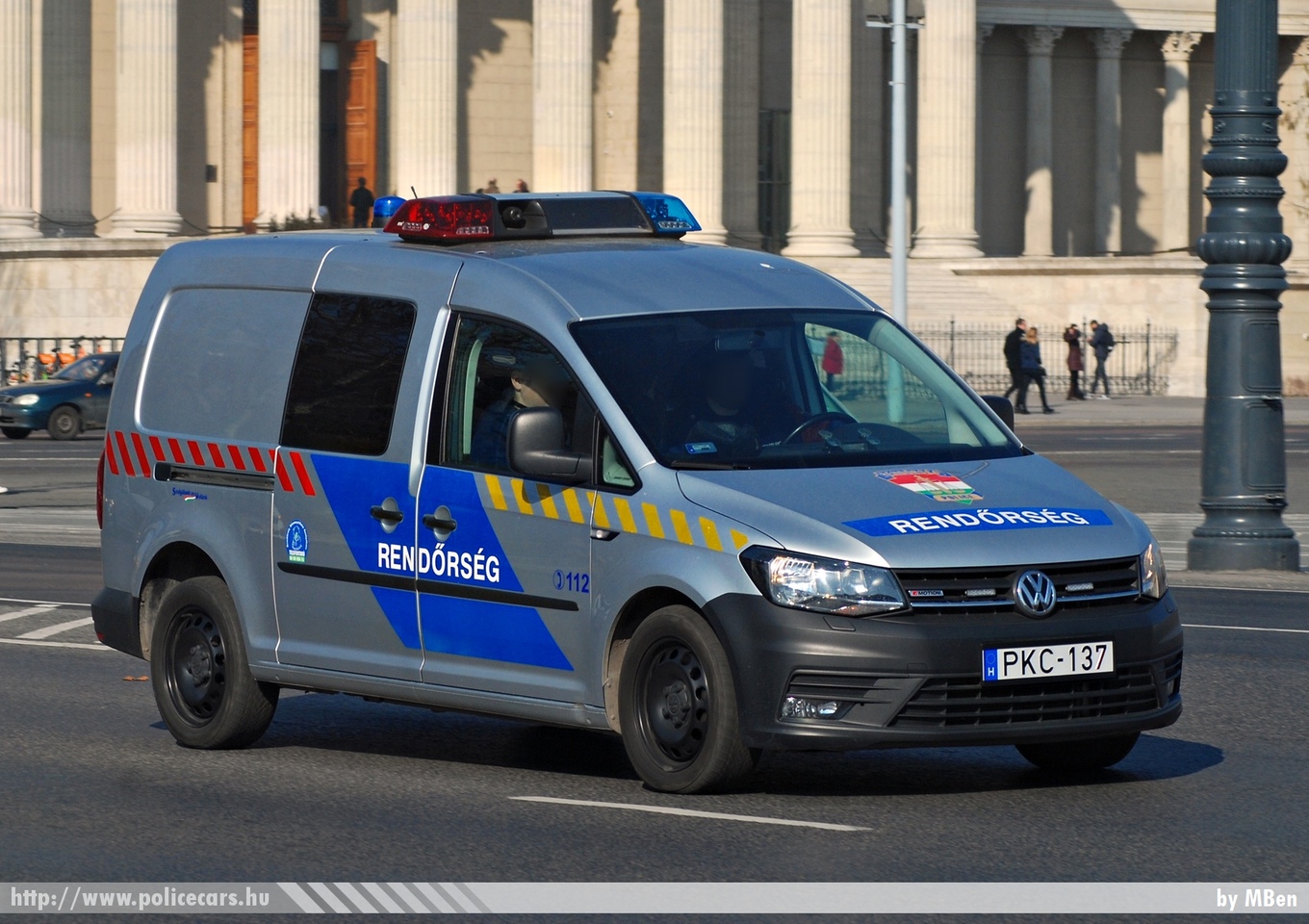 Volkswagen Caddy Maxi 2.0 TDI 4Motion, fotó: MBen
Keywords: rendőr rendőrautó rendőrség magyar Magyarország police policecar Hungary hungarian PKC-137