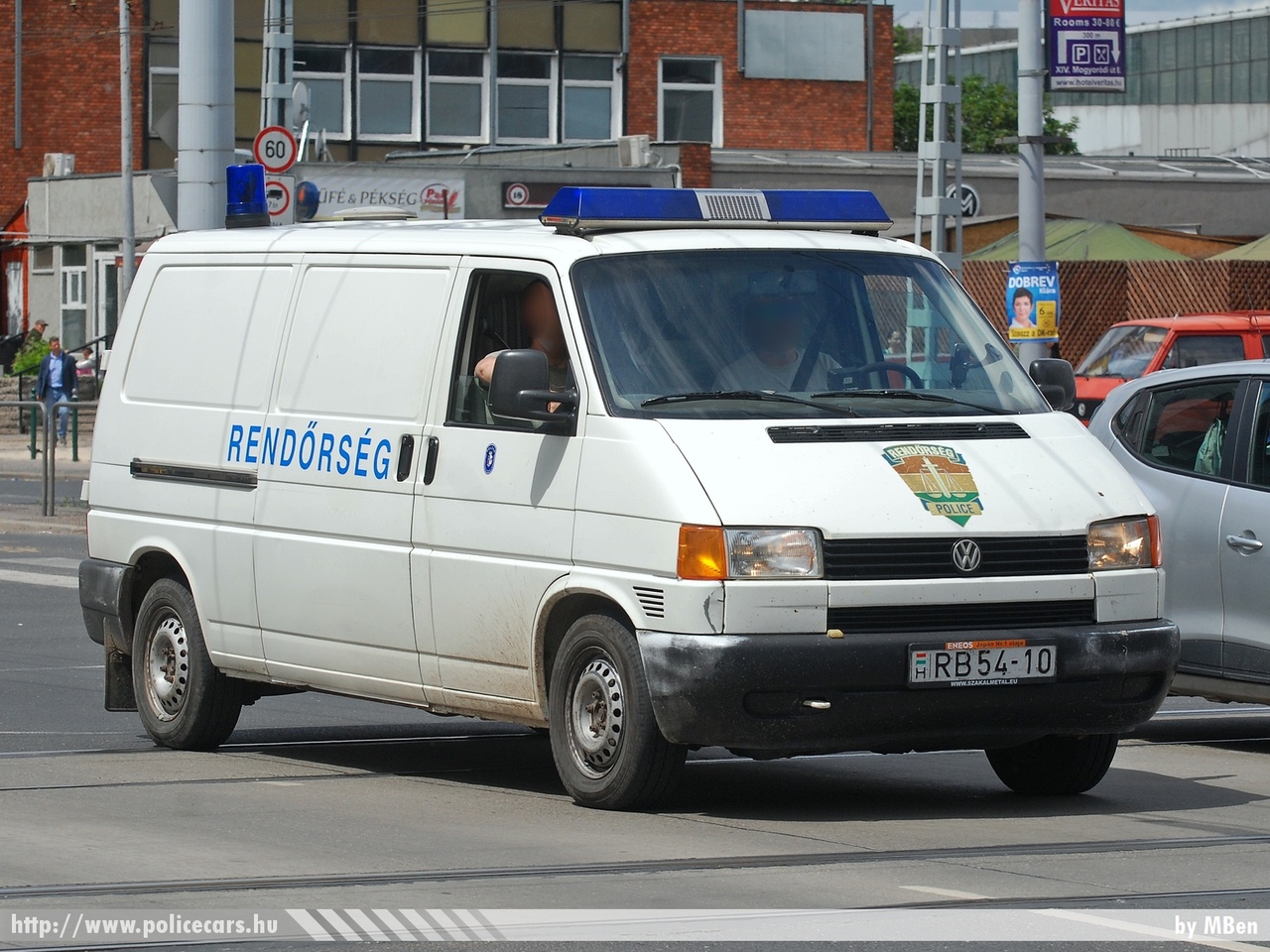 Volkswagen Transporter T4, fotó: MBen
Keywords: rendőr rendőrautó rendőrség magyar Magyarország police policecar Hungary hungarian RB54-10