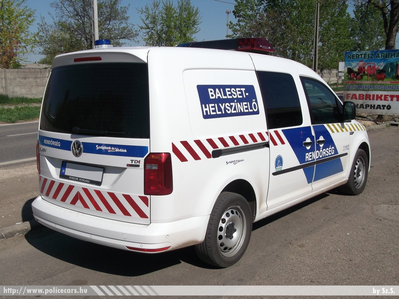 Volkswagen Caddy Maxi 2.0 TDI 4Motion, fotó: Sz.S.
Keywords: rendőr rendőrautó rendőrség magyar Magyarország police policecar Hungary hungarian