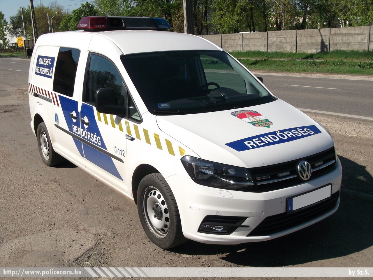 Volkswagen Caddy Maxi 2.0 TDI 4Motion, fotó: Sz.S.
Keywords: rendőr rendőrautó rendőrség magyar Magyarország police policecar Hungary hungarian