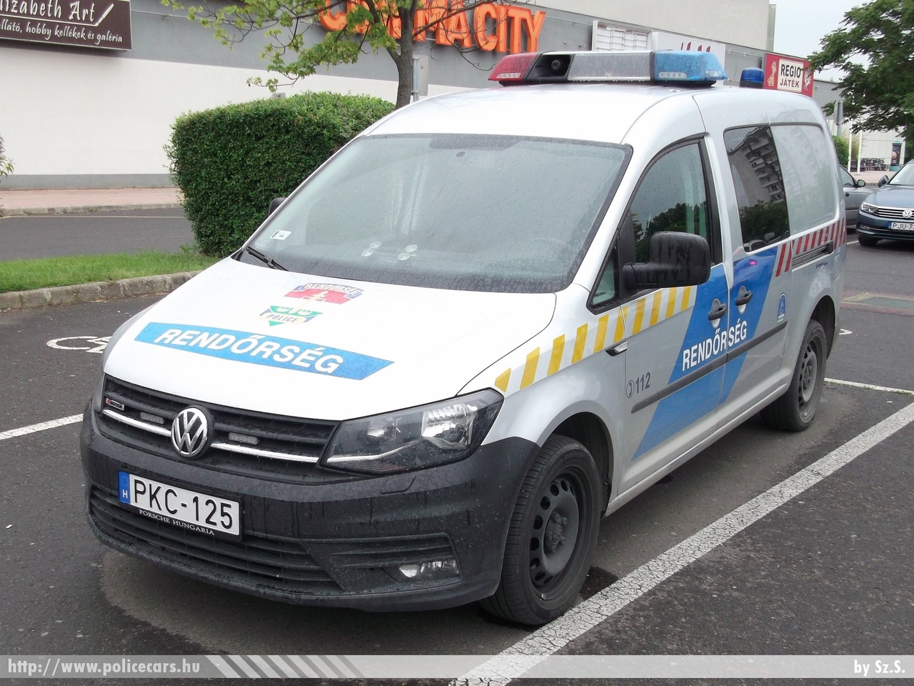 Volkswagen Caddy Maxi 2.0 TDI 4Motion, fotó: Sz.S
Keywords: rendőr rendőrautó rendőrség magyar Magyarország police policecar Hungary hungarian PKC-125