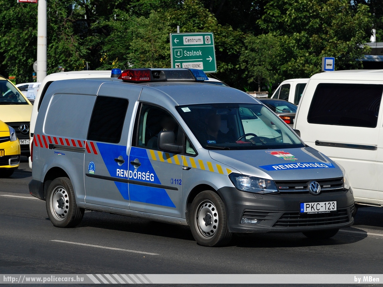 Volkswagen Caddy Maxi 2.0 TDI 4Motion, fotó: MBen
Keywords: rendőr rendőrautó rendőrség magyar Magyarország police policecar Hungary hungarian PKC-123