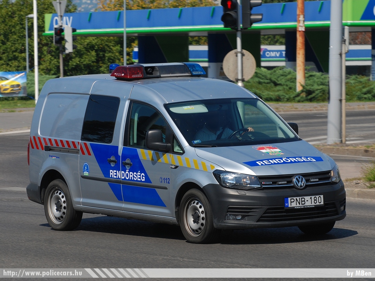 Volkswagen Caddy Maxi 2.0 TDI 4Motion, fotó: MBen
Keywords: rendőr rendőrautó rendőrség magyar Magyarország police policecar Hungary hungarian PNB-180