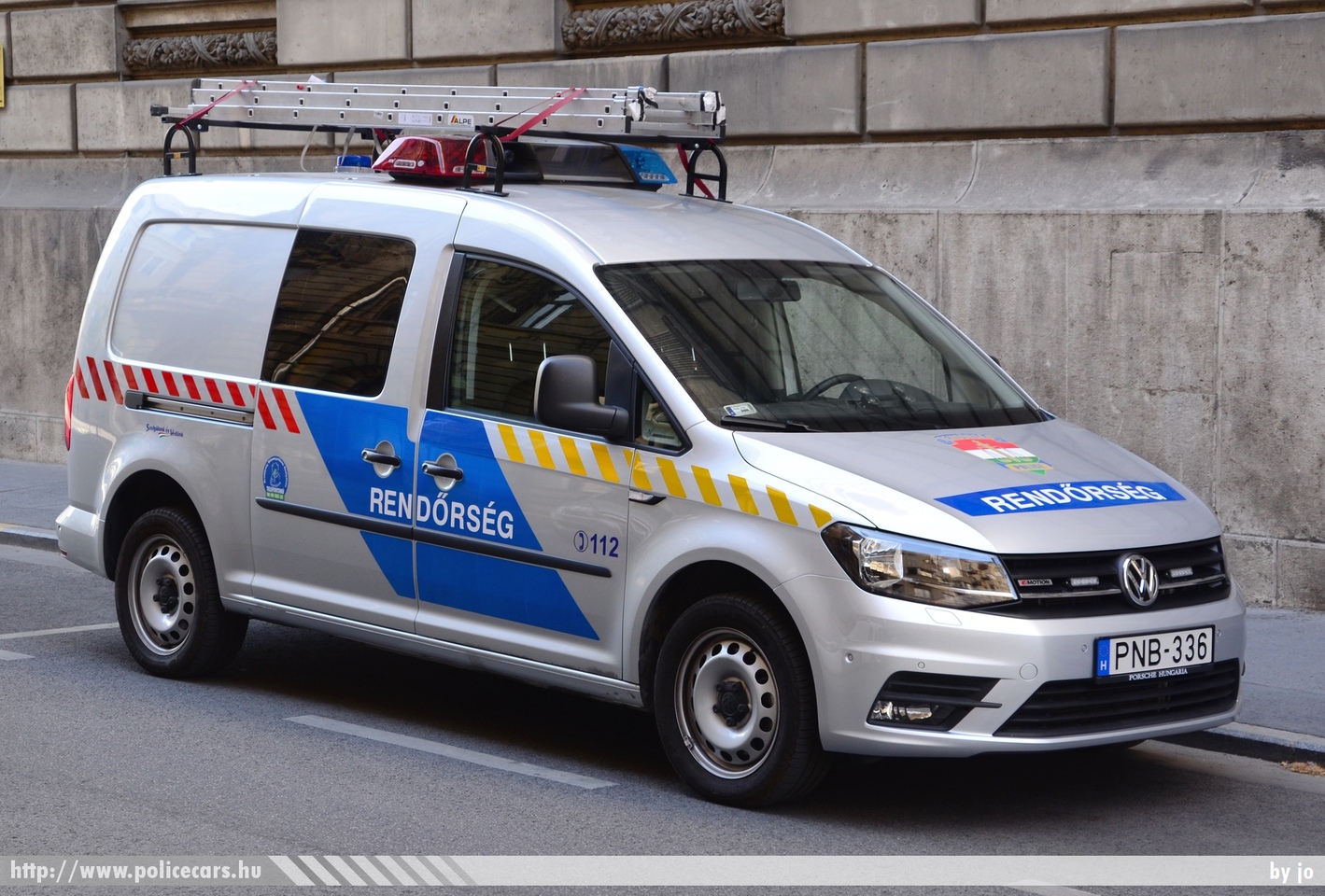Volkswagen Caddy Maxi 2.0 TDI 4Motion, fotó: jo
Keywords: rendőr rendőrautó rendőrség magyar Magyarország police policecar Hungary hungarian PNB-336
