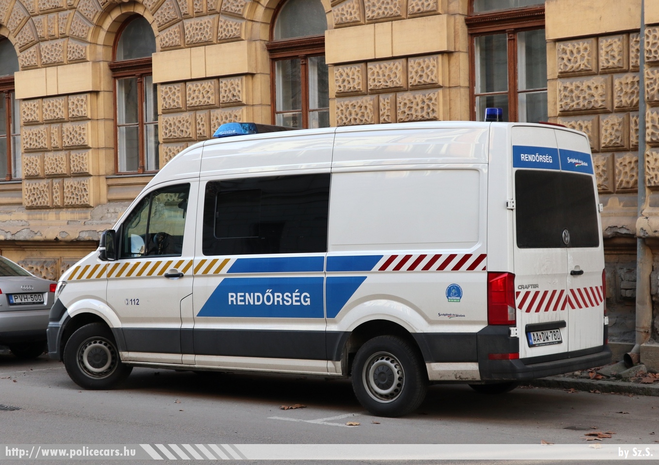 Volkswagen Crafter, fotó: Sz.S.
Keywords: rendőr rendőrautó rendőrség magyar Magyarország Hungary hungarian police policecar AADW-780