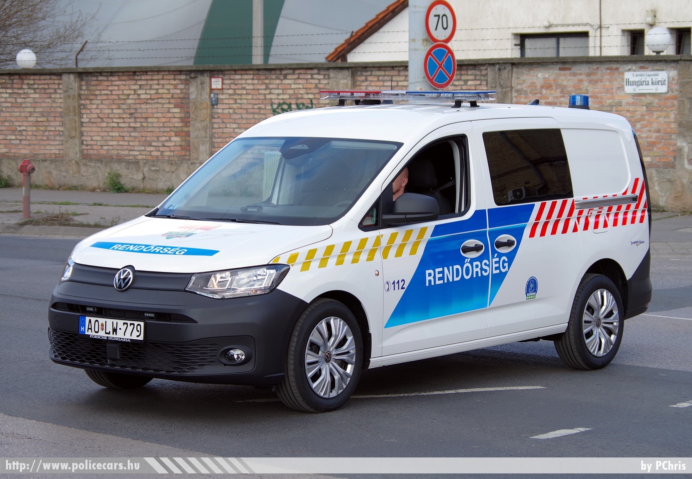 Volkswagen Caddy, fotó: PChris
Keywords: rendőr rendőrautó rendőrség magyar Magyarország Hungary hungarian police policecar AOLW-779