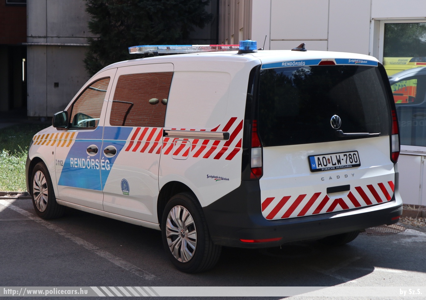 Volkswagen Caddy, fotó: Sz.S.
Keywords: rendőr rendőrautó rendőrség magyar Magyarország Hungary hungarian police policecar AOLW-780