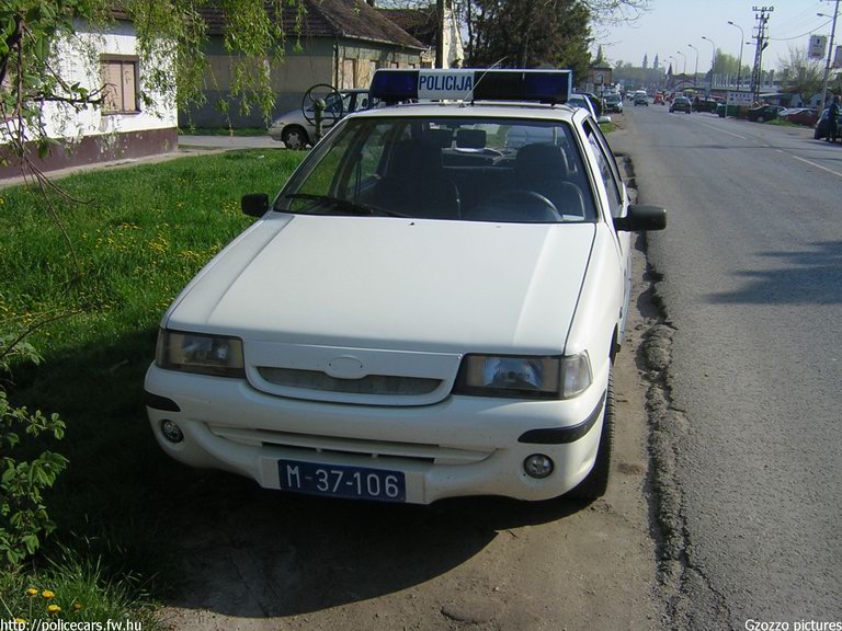 Yugo Florida, fotó: Gzozzo pictures
Keywords: Szerb szerbia rendőrség rendőrautó rendőr Serbia serbian police policecar
