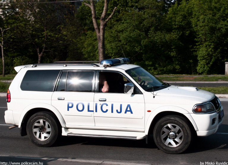 Mitsubishi Pajero, fotó: Misko Ruvidic
Keywords: szerb Szerbia rendőr rendőrség rendőrautó Serbia serbian police policecar