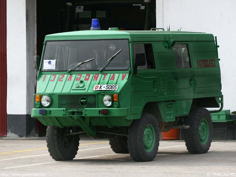 Steyr-Puch Pinzgauer, fotó: Misko Ruvidic
Keywords: Szerb szerbia tûzoltóautó tûzoltó katonai Serbia serbian military fire firetruck