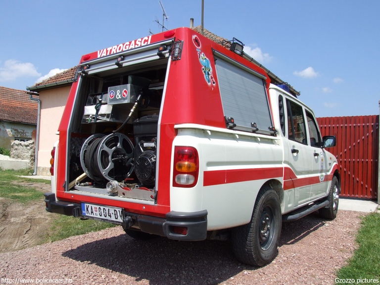 Mahindra Pik-Up, Horgosi Önkéntes Tûzoltó Egyesület, fotó: Gzozzo pictures
Keywords: szerb Szerbia tûzoltó tûzoltóautó tûzoltóság KA004-DV Serbia serbian fire firetruck