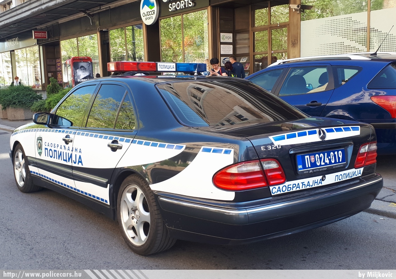 Mercedes E W210, fotó: Miljkovic
Keywords: szerb Szerbia rendőr rendőrautó rendőrség Serbia serbian police policecar