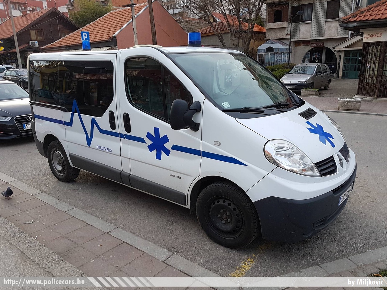 Renault Trafic, fotó: Miljkovic
Keywords: szerb Szerbia mentő mentőautó Serbia serbian ambulance