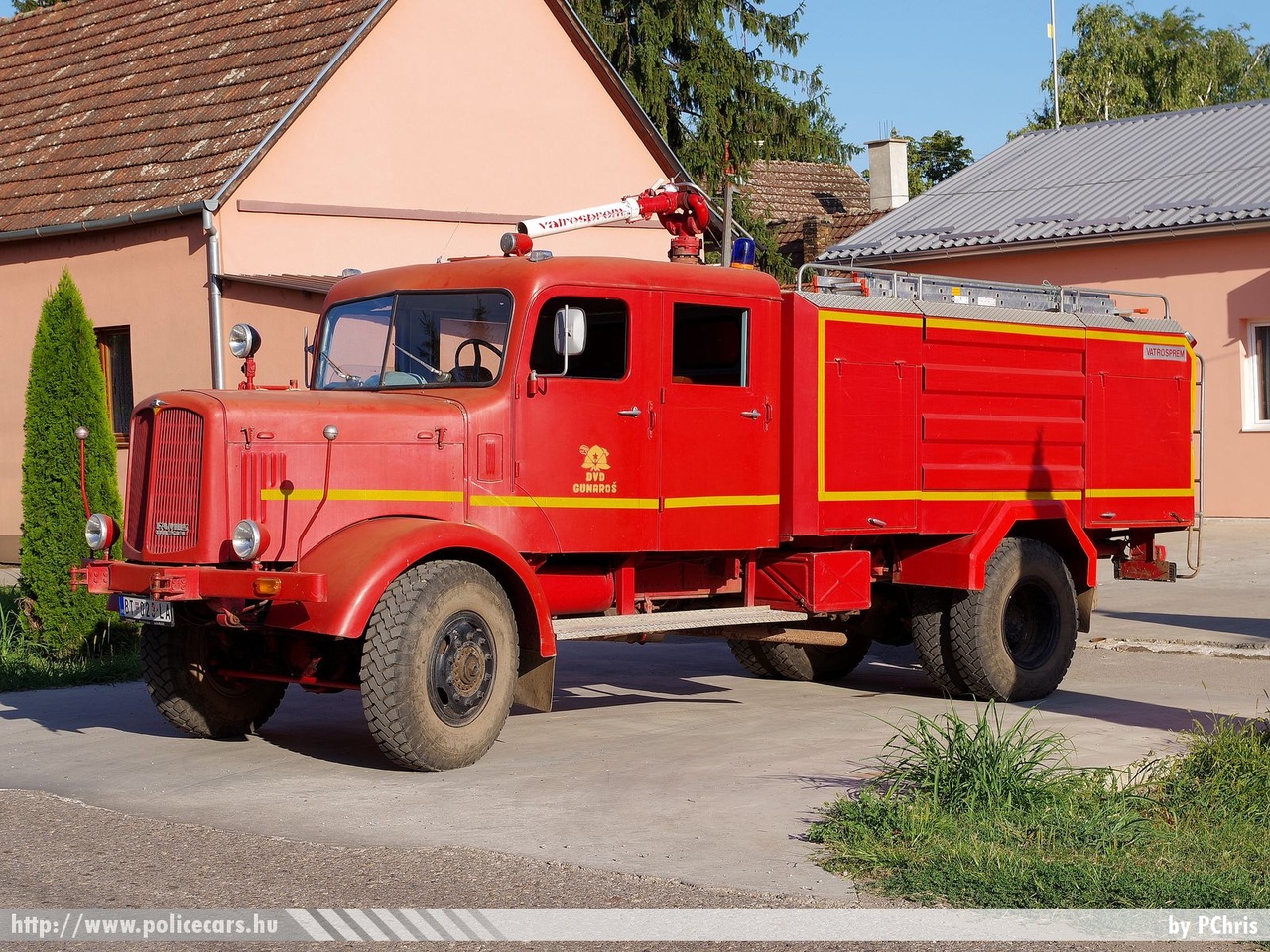 FAP 1314S FAMOS, Gunarasi Önkéntes Tûzoltó Egyesület, fotó: PChris
Keywords: szerb Szerbia tûzoltóság tûzoltó tûzoltóautó Serbia serbian fire firetruck