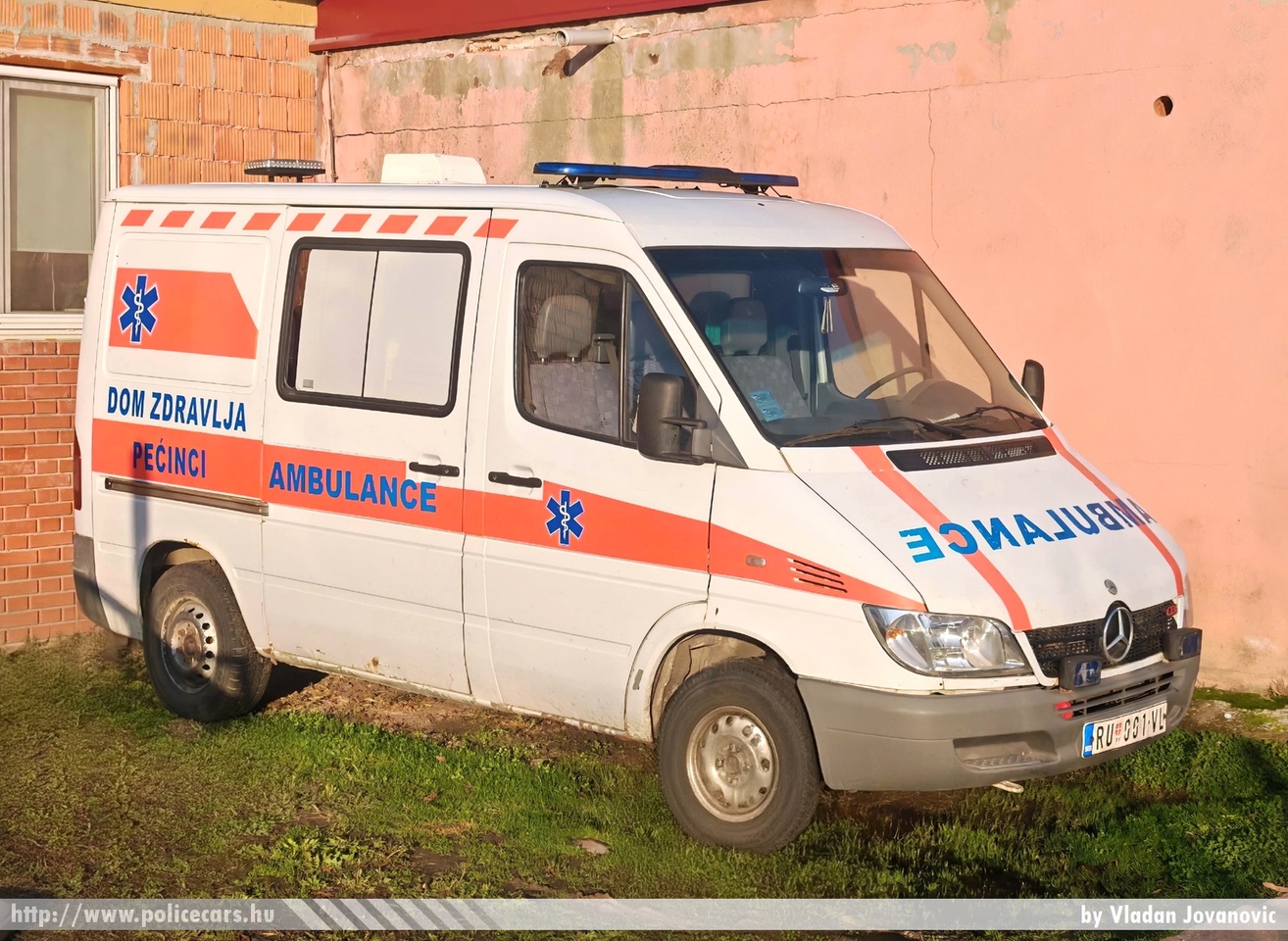 Mercedes Sprinter, Dom zdravlja Pecinci, fotó: Vladan Jovanovic
Keywords: szerb Szerbia mentő mentőautó Serbia serbian ambulance