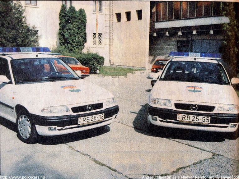 Opel Astra F, A [url=http://www.zsaru.hu]Zsaru Magazin[/url], illetve elõdje, a Magyar Rendõr archív fotója
Keywords: rendőr rendőrautó rendőrség RB25-55 RB26-38