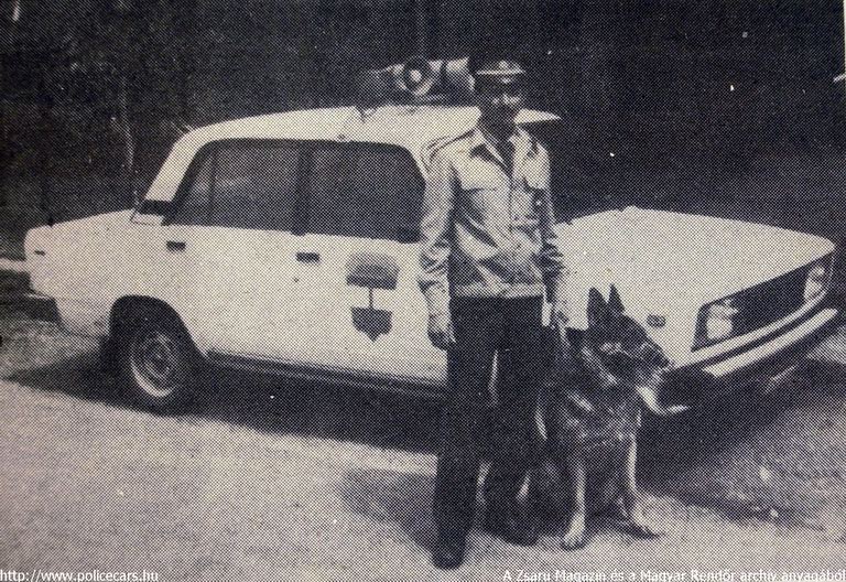 Lada 2105, A [url=http://www.zsaru.hu]Zsaru Magazin[/url], illetve elõdje, a Magyar Rendõr archív fotója
Keywords: rendőr rendőrautó rendőrség