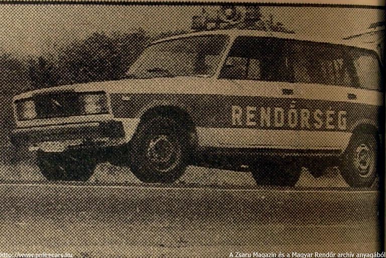 Lada 2104, A [url=http://www.zsaru.hu]Zsaru Magazin[/url], illetve elõdje, a Magyar Rendõr archív fotója
Keywords: rendőr rendőrautó rendőrség