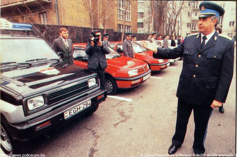 Daihatsu Feroza, A [url=http://www.zsaru.hu]Zsaru Magazin[/url], illetve elõdje, a Magyar Rendõr archív fotója
Keywords: rendőr rendőrautó rendőrség EGH-294