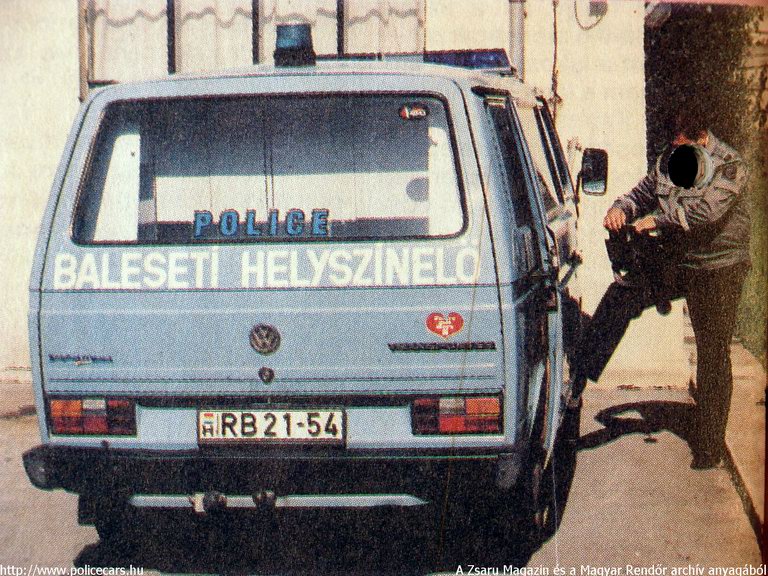 Volkswagen T3, A [url=http://www.zsaru.hu]Zsaru Magazin[/url], illetve elõdje, a Magyar Rendõr archív fotója
Keywords: rendőr rendőrautó rendőrség RB21-54