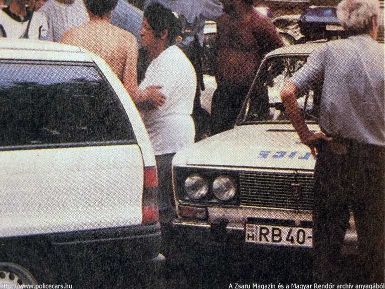 Lada 2106, A [url=http://www.zsaru.hu]Zsaru Magazin[/url], illetve elõdje, a Magyar Rendõr archív fotója
Keywords: rendőr rendőrautó rendőrség