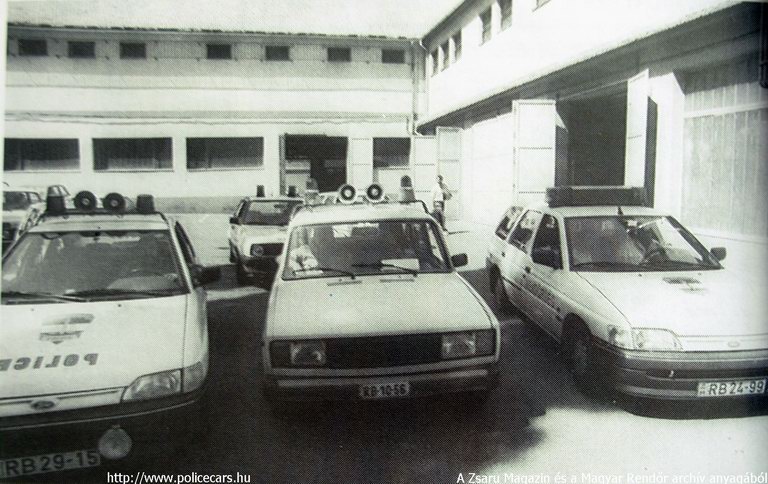 Ford Escort, Lada 2104, Volkswagen Golf II, A [url=http://www.zsaru.hu]Zsaru Magazin[/url], illetve elõdje, a Magyar Rendõr archív fotója
Keywords: rendőr rendőrautó rendőrség