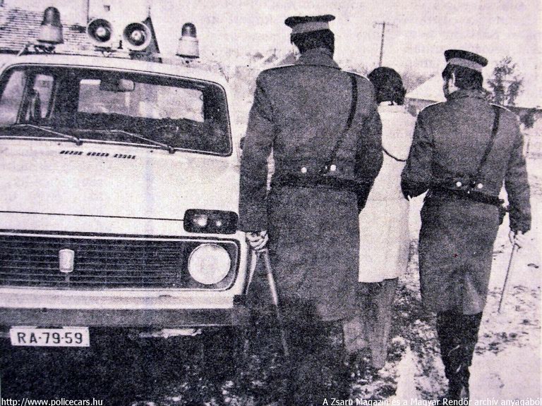 Lada 2121 Niva 1600, A [url=http://www.zsaru.hu]Zsaru Magazin[/url], illetve elõdje, a Magyar Rendõr archív fotója
Keywords: rendőr rendőrautó rendőrség RA79-59
