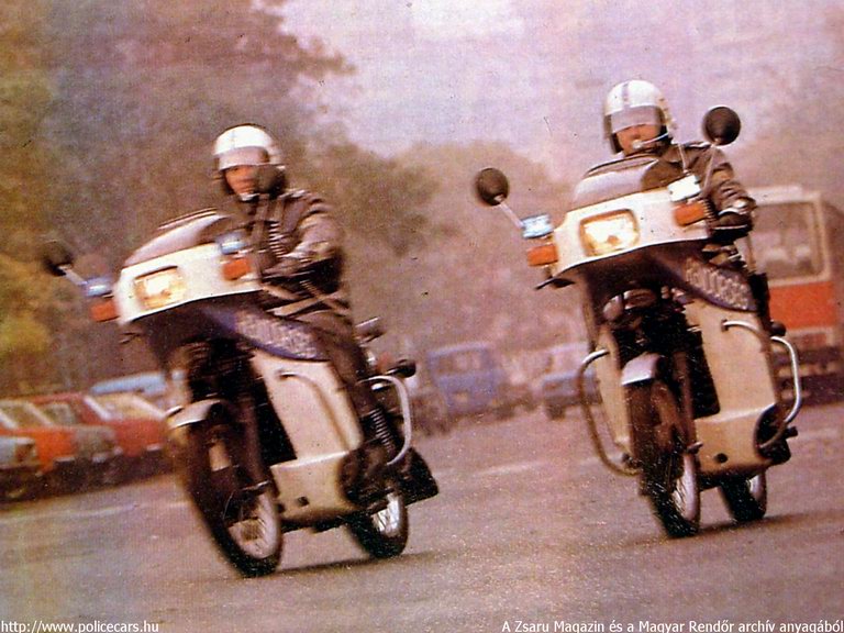 MZ TS 250-esek, A [url=http://www.zsaru.hu]Zsaru Magazin[/url], illetve elõdje, a Magyar Rendõr archív fotója
Keywords: rendőr rendőrautó rendőrség