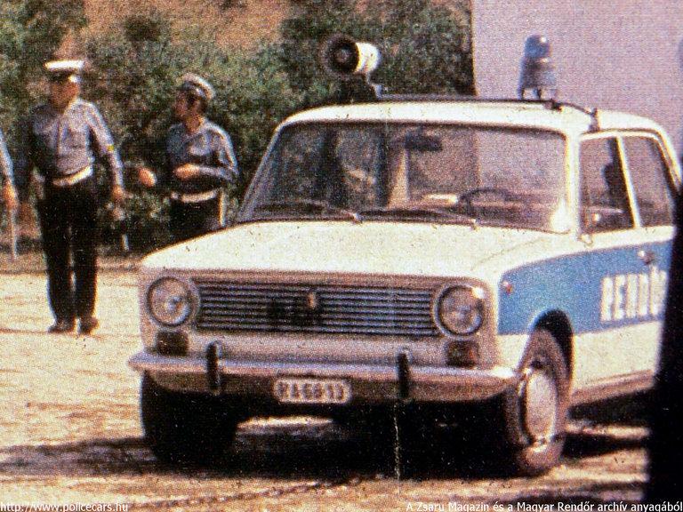 Lada 2101, A [url=http://www.zsaru.hu]Zsaru Magazin[/url], illetve elõdje, a Magyar Rendõr archív fotója
Keywords: rendőr rendőrautó rendőrség