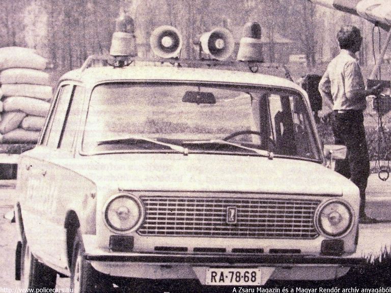Lada 2101, A [url=http://www.zsaru.hu]Zsaru Magazin[/url], illetve elõdje, a Magyar Rendõr archív fotója
Keywords: rendőr rendőrautó rendőrség RA78-68