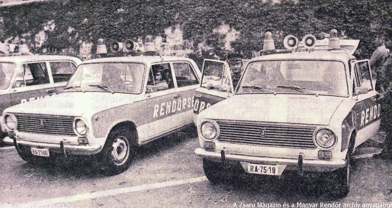 Lada 2101-esek, A [url=http://www.zsaru.hu]Zsaru Magazin[/url], illetve elõdje, a Magyar Rendõr archív fotója
Keywords: rendőr rendőrautó rendőrség RA71-00 RA75-19