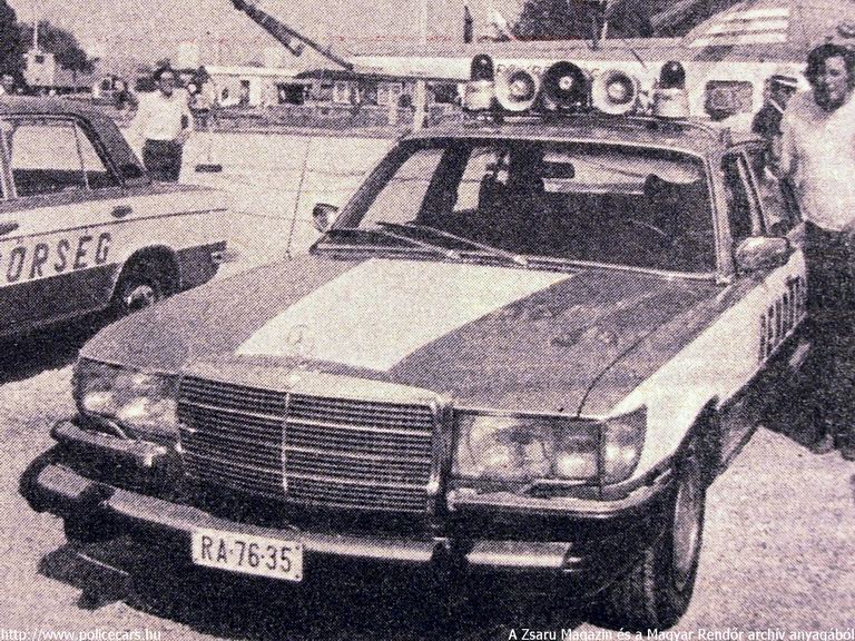 Mercedes 350 SEL, A [url=http://www.zsaru.hu]Zsaru Magazin[/url], illetve elõdje, a Magyar Rendõr archív fotója
Keywords: rendőr rendőrautó rendőrség