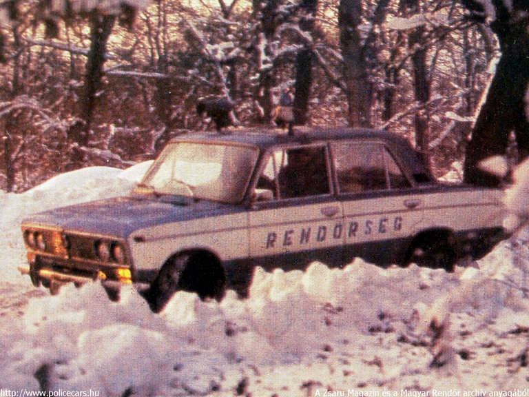 Lada 2103, A [url=http://www.zsaru.hu]Zsaru Magazin[/url], illetve elõdje, a Magyar Rendõr archív fotója
Keywords: rendőr rendőrautó rendőrség