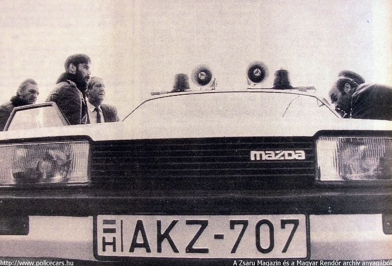 Mazda 323, A [url=http://www.zsaru.hu]Zsaru Magazin[/url], illetve elõdje, a Magyar Rendõr archív fotója
Keywords: rendőr rendőrautó rendőrség