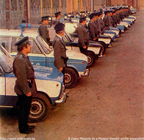 Ladák, A [url=http://www.zsaru.hu]Zsaru Magazin[/url], illetve elõdje, a Magyar Rendõr archív fotója
Keywords: rendőr rendőrautó rendőrség